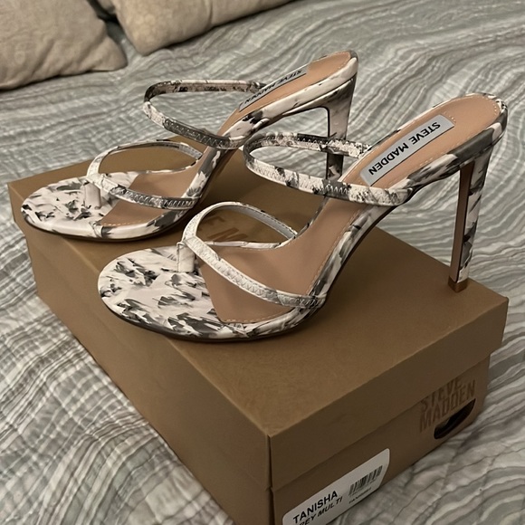 Steve Madden BRAND NEW trendy Steve Madden heels! - Picture 1 of 9